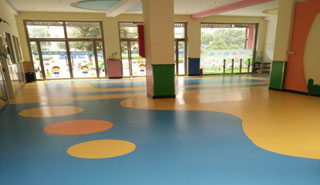 我们该怎样选择幼儿园塑胶地板？